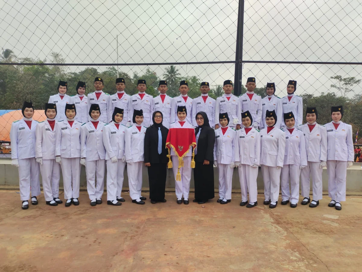 Foto closeup kegiatan Pasukan Pengibar Bendera MA Margajaya